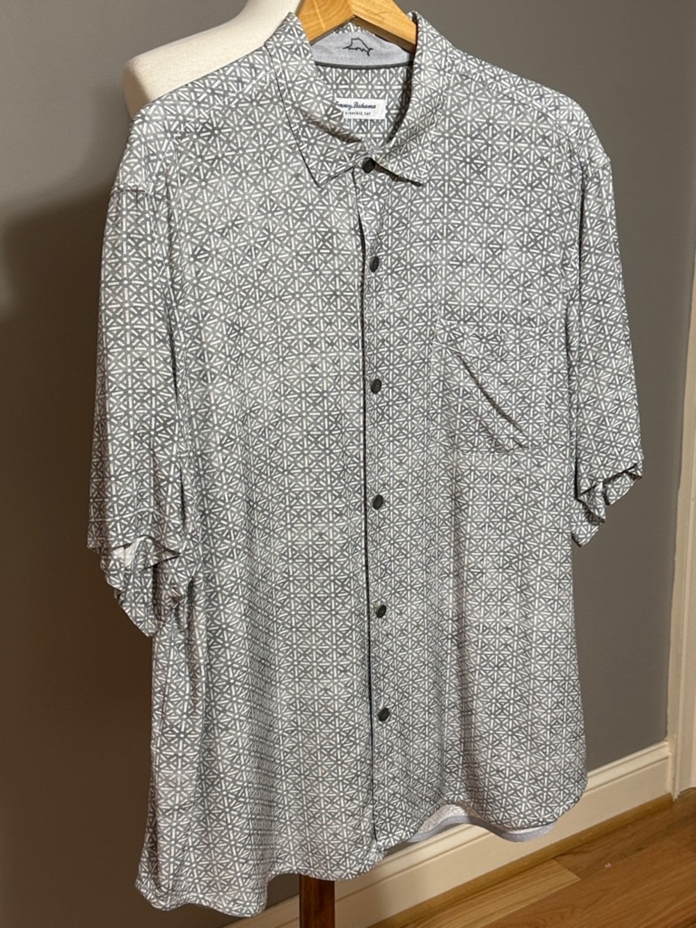 Tommy Bahama Gray Geometric Short-Sleeve Button-Down Shirt - XL - Picture 4 of 12